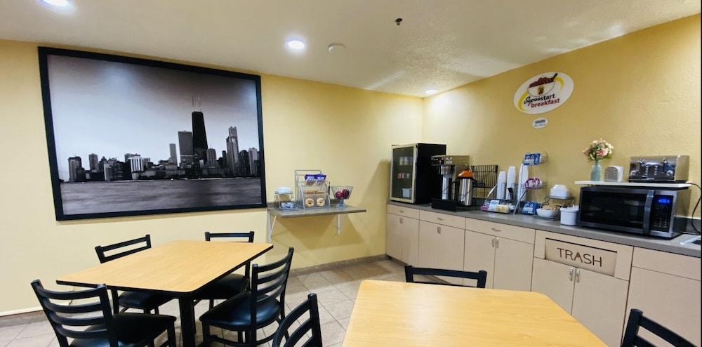 Super 8 By Wyndham Mokena/Frankfort /I-80 Екстериор снимка